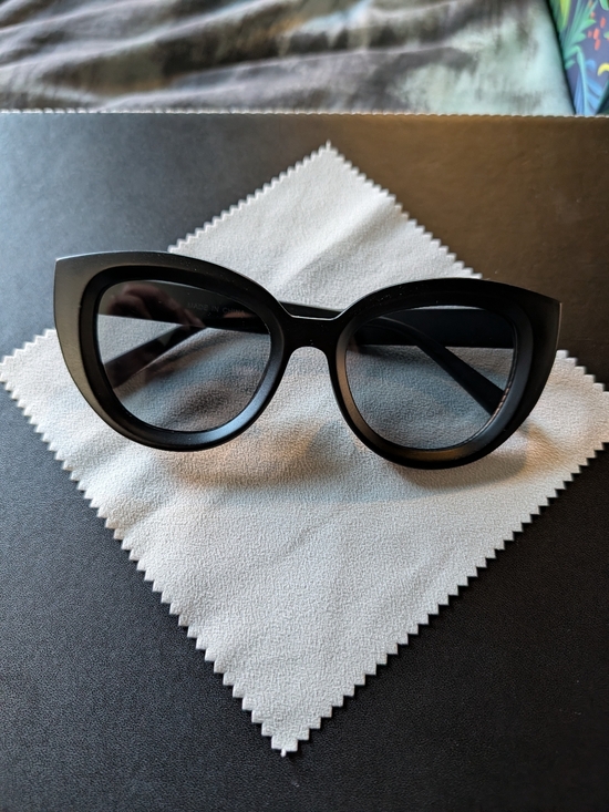 Accessories - Black Cat-Eye Sunglasses